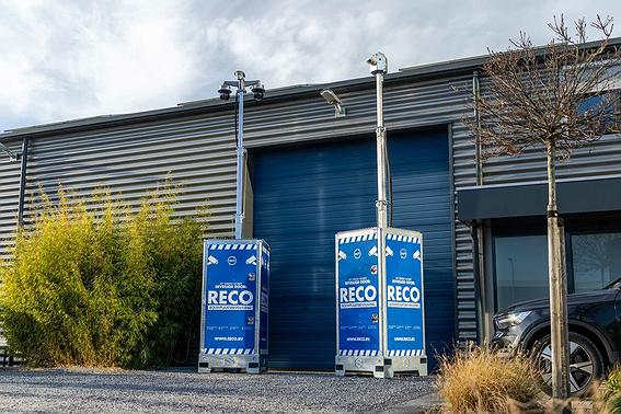 Bij RECO een mobiele camera huren: snel inzetbaar cameratoezicht met 24/7 verbinding naar de meldkamer.