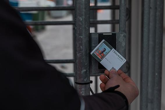 Bij RECO Bouwpas huren: compleet registratiesysteem voor veilige toegangscontrole, aanwezigheidsoverzicht en snelle communicatie op de bouwplaats.