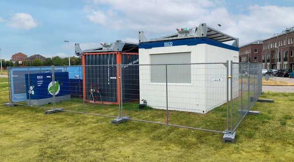 QBuild renoveert duurzaam 5 appartementencomplexen met battery pack en aggregaat