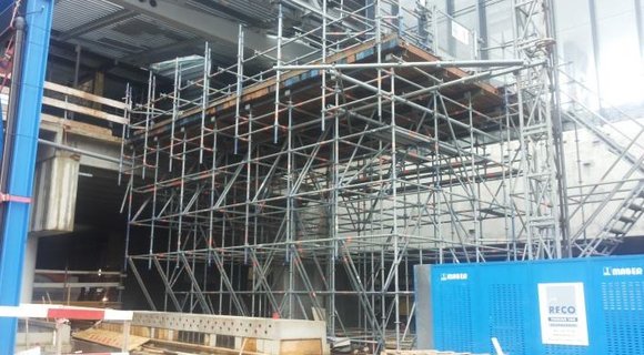Laadplatform voor transport hoogwerkers in station Utrecht