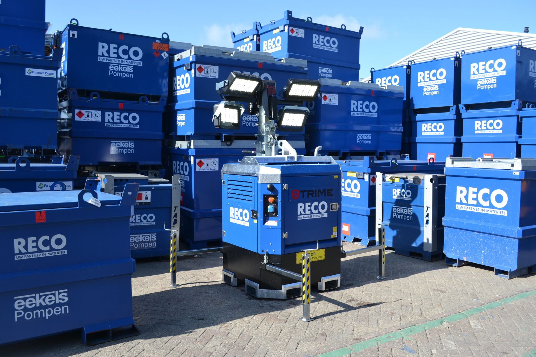 Zelfvoorzienende Trime X-Box lichtmastaggregaat met met dubbelwandige brandstoftanks