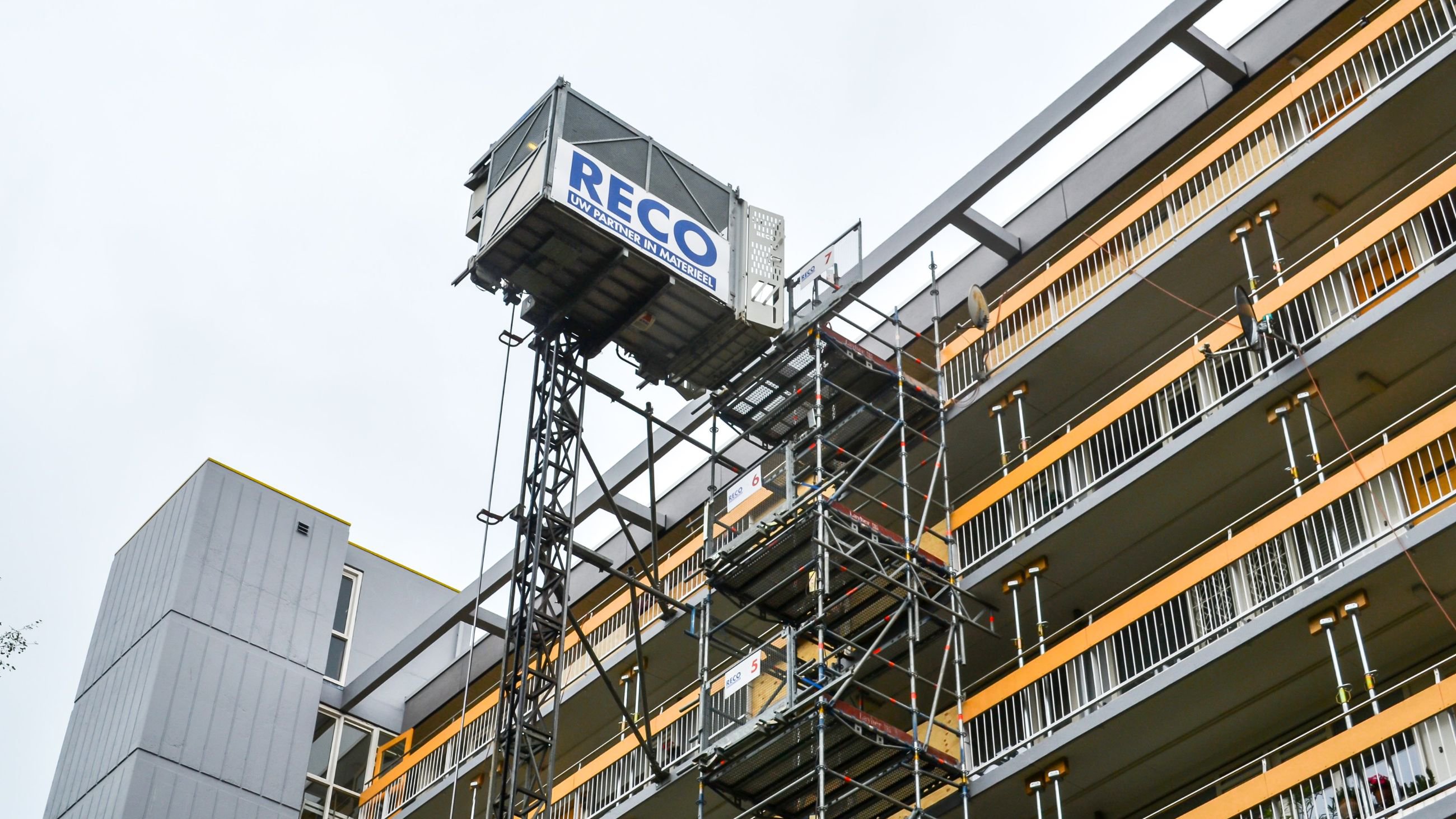 Personen-goederenlift huren