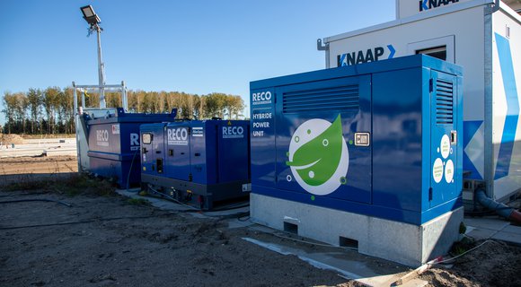 Knaap Bouwbedrijf start nieuwbouwproject met duurzame battery pack en aggregaat