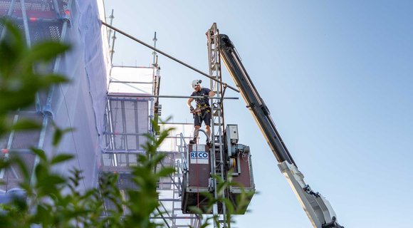 Chauffeur en liftmonteur bij RECO