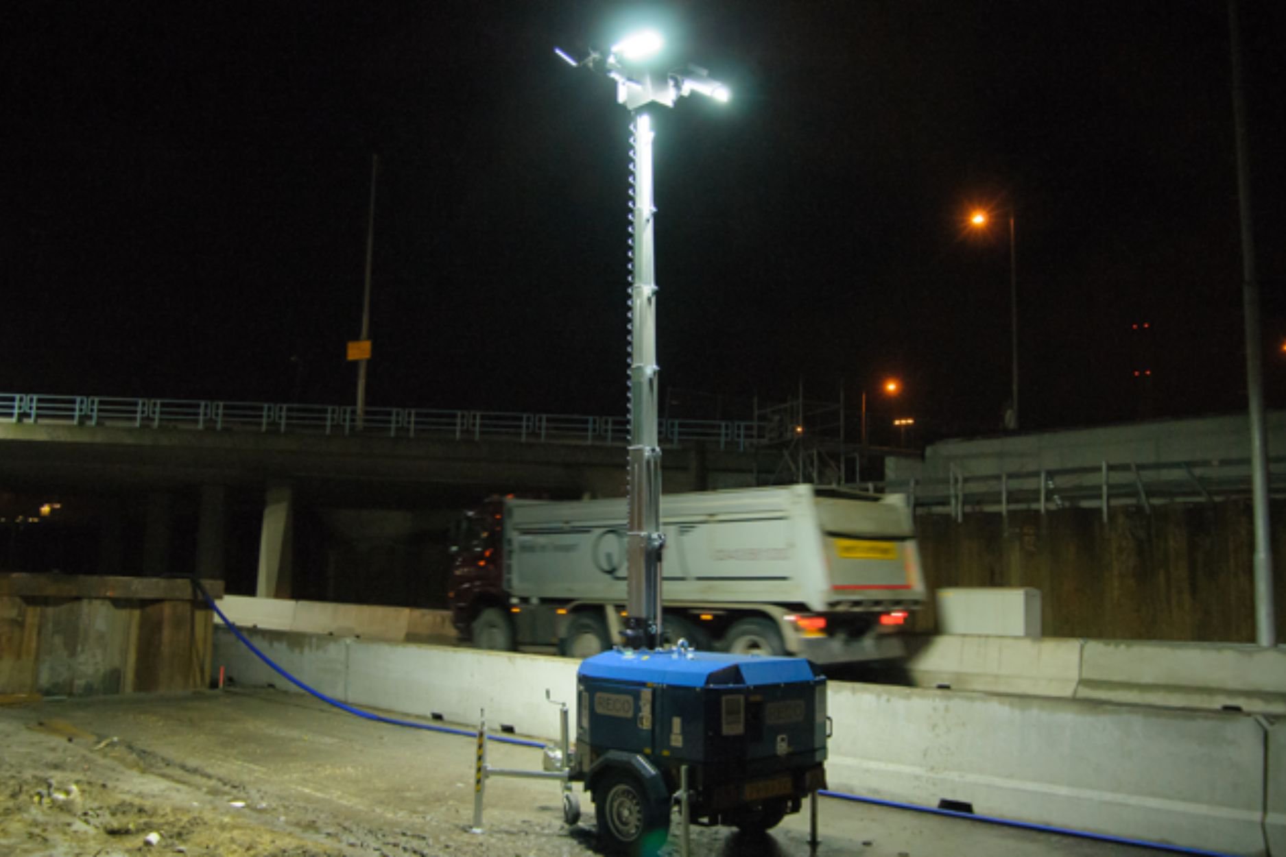 Mobiele LED Tower Light Lichtmastaggregaat ingezet voor werkvakverlichting langs de snelweg