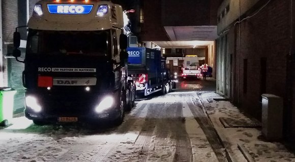 Oud winkelpand in Nijmegen wordt voorzien van tijdelijke stroom door RECO