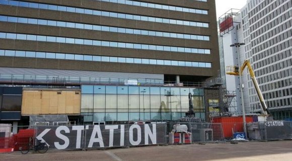 RECO voorziet Den Haag Centraal Station van tijdelijke trappentoren