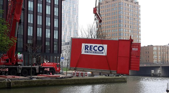 RECO plaatst Scanclimber personen- en goederenlift boven het water in Rotterdam